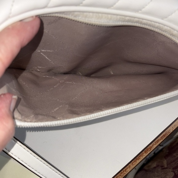 Michael Kors Shoulder bag crescent shaped quilted front leather white
Silv - Picture 6 of 13